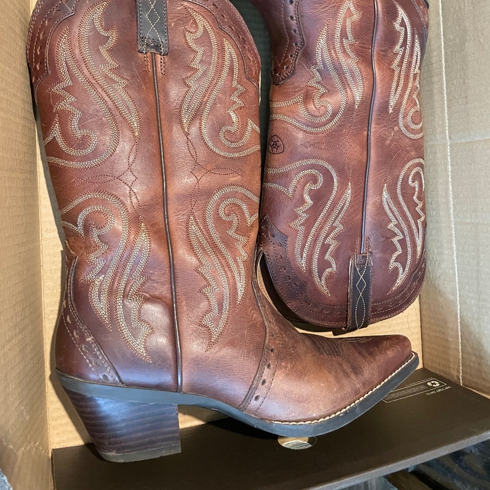 Ariat women’s wester cowboy boot